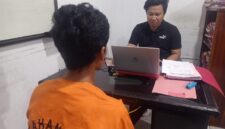 Pelaku saat menjalani pemeriksaan di ruang satreskrim polres Parepare