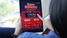 Telkomsel bersama Erajaya resmi meluncurkan program Super Brand Day di Region 6 