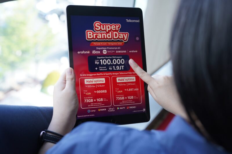 Telkomsel bersama Erajaya resmi meluncurkan program Super Brand Day di Region 6 