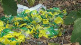 Tumpukan karung plastik beras SPHP berukuran 5kg ditemukan berserakan di tepi jalan Galung Maloang kota Parepare