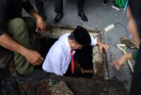 Wali kota Tasming Hamid turun langsung pantau pengerukan drainase tersumbat