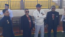 (Berdiri di tengah Jaket Putih) Ketua Chef de Mission (CDM) Asian Games 2026 yang juga Wakil Menteri Investasi dan Hilirisasi, Todotua Pasaribu memantau pelaksanaan latihan atlet takraw nasional yang dipusatkan di Gedung Olahraga (GOR) Mandiri kota Parepare. Rabu, 29 Juli 2026. (Kedua dari Kiri Jas Hitam) Ketua umum PB PSTI H. Surianto. (Pertama dari Kiri) Wali kota Parepare, Tasming Hamid