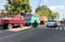 Antrean kendaraan truk mengantre di SPBU Ujung bulu hingga di badan jalan 