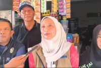 Pimpinan Cabang Bulog Parepare saat diwawancarai usai melakukan Sidak di pasar
