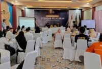 Perwakilan Ombudsman RI saat memberikan pemaparan dalam kegiatan peninjauan ulang standar pelayanan di kantor Imigrasi Parepare