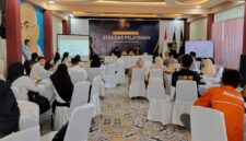 Perwakilan Ombudsman RI saat memberikan pemaparan dalam kegiatan peninjauan ulang standar pelayanan di kantor Imigrasi Parepare