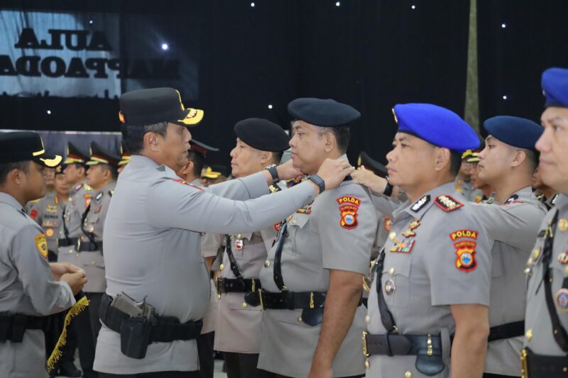 Kapolda Sulawesi Selatan, Irjen Pol. Djuhandhani Rahardjo Puro memimpin langsung Upacara Serah Terima Jabatan (Sertijab) para Pejabat Utama dan Kapolres jajaran Polda Sulsel, serta pelantikan Karolog dan Kapolresta Gowa Polda Sulsel. 