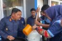 Kepala Rutan Kelas IIB Barru mendampingi langsung WBP dalam pembuatan sabun cuci pring
