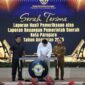 Wali kota Tasming Hamid didampingi ketu DPRD Parepare, Kaharuddin Kadir, menerima Opini WTP
