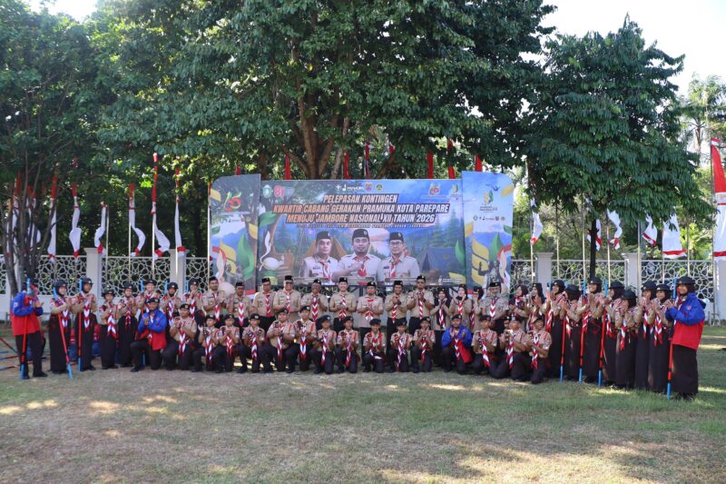 Wali Kota Parepare, Tasming Hamid, melepas Kontingen Kwartir Cabang Gerakan Pramuka Kota Parepare untuk mengikuti Jambore Nasional XII Tahun 2026 di Bumi Perkemahan Pramuka Cibubur, Jakarta. Pelepasan berlangsung di pekarangan Rumah Jabatan Wali Kota Parepare
