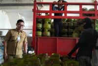 Sekda Parepare, Amarun Agung Hamka, didampingi Kepala Dinas Perdagangan (Disperindag) Parepare Andi Wisna serta SBM Sulselbar VII Gas Pertamina, Mulian Pratama. melakukan sidak ke Pangkalan