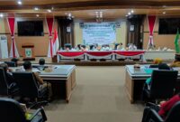 Suasana konsultasi publik terkait pencabutan Perda Perda Pembentukan LPMK dan RT/RW di ruang Paripurna DPRD Parepare