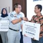 PT Jasa Raharja (Persero) menyerahkan santunan kepada ahli waris korban meninggal dunia dalam insiden kebakaran KM Mutiara Sentosa II di RS Bhayangkara Surabaya