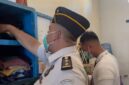 Petugas Rutan kelas IIB Barru sedang menggeledah lemari pakaian di dalam hunian Rutan 