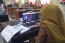 Seorang guru SMA Negeri 1 Parepare sedang melaksanakan pembelajaran daring via zoom menindaklanjuti surat edaran Dinas pendidikan Provinsi Sulsel pertanggal 11 September 2026
