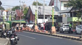 Kondisi truk terbalik dalam peristiwa kecelakaan