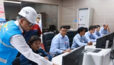 Direktur Utama PLN, Darmawan Prasodjo (kiri) ketika memantau langsung percepatan perbaikan PLTU Jeneponto di Sulawesi Selatan pada Senin (14/9).
