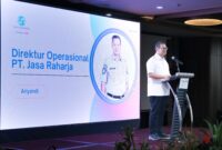 Direktur Operasional Jasa Raharja, Ariyandi saat memberikan sambutan dalam Rapat Koordinasi Monitoring dan Evaluasi Pelaksanaan SAMSAT dan Sinergi Pemungutan Opsen Pajak Se-Sulawesi Selatan, yang digelar di Hotel Mercure Makassar, Jumat,18 September 2026.