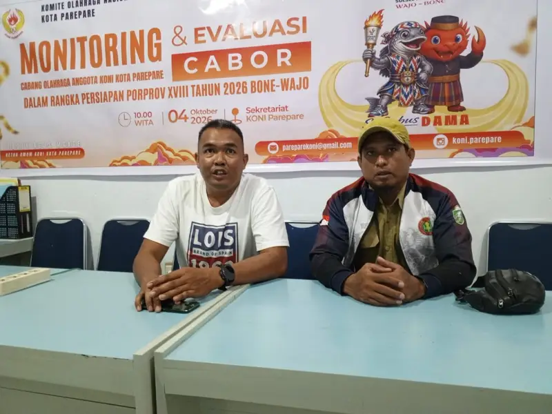 (Kiri) Baswedang, Bendahara KONI Parepare saat memimpin Monev Cabor jelang Porprov Sulsel