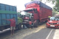 Kondisi truk usai tabrakan