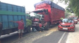 Kondisi truk usai tabrakan