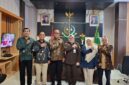 Foto bersama BM PT Pelindo Multi Terminal Branch Parepare, Sulawesi selatan, Darwis didampingi jajarannya saat kunjungan silaturahmi dengan Kajari Parepare